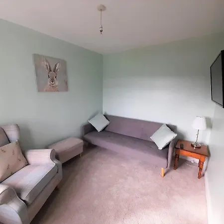 Hébergement de vacances Beautiful With Gardens, Patio & Fireplace
